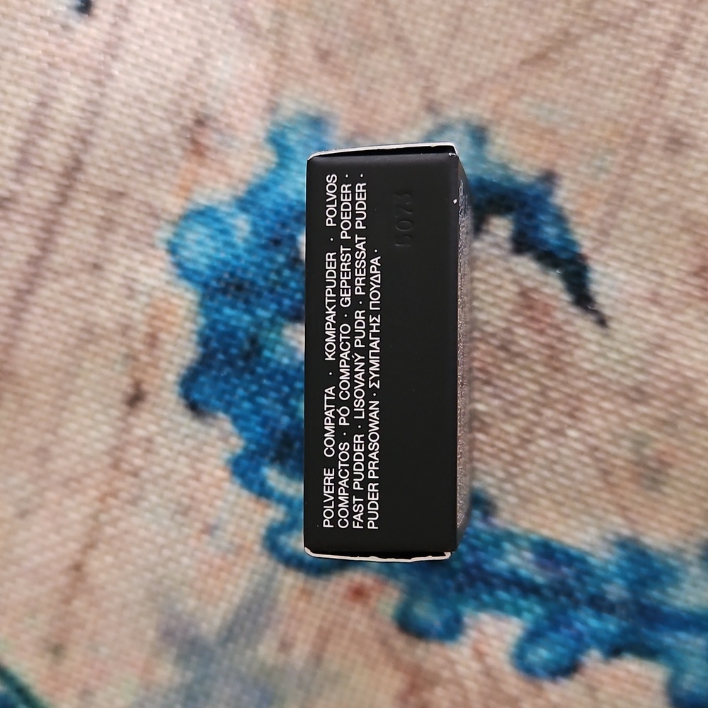 NARS Light Reflecting Setting Pressed Powder - Picture 10 of 12